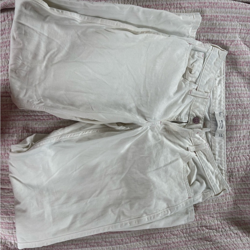 Hollister White Low-Rise Jeans with Pink Accent